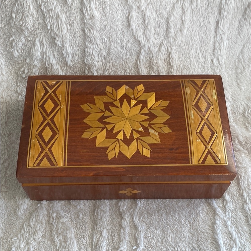 Vintage USSR/Russian Wooden Trinket Box Soviet Russia/Armenia/Armenian